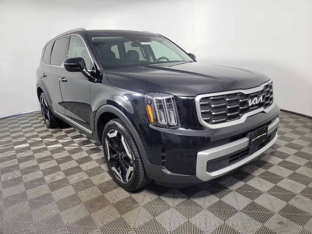 Used 2024 Kia Telluride S w/ S Sunroof Package