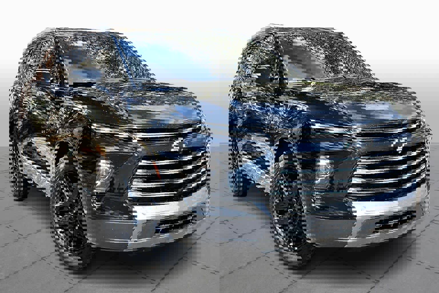 Used 2023 Chevrolet Blazer Premier w/ Driver Confidence II Package image 3