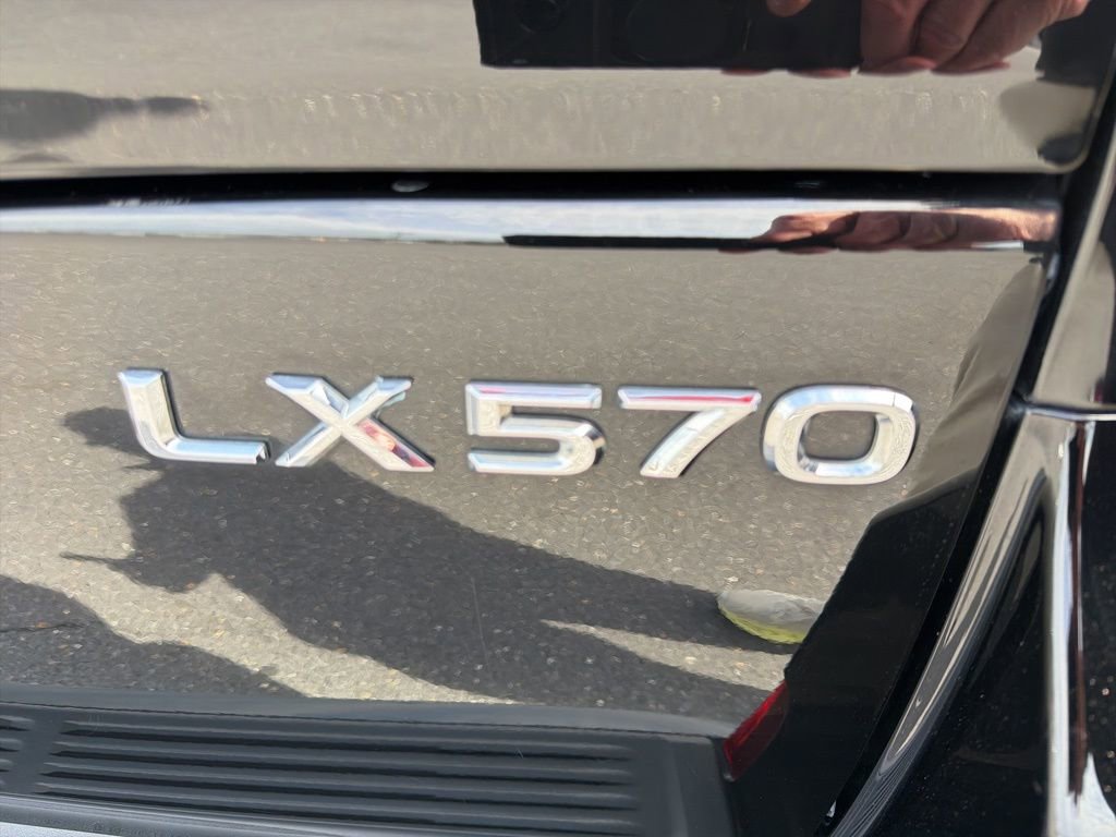 Used 2016 Lexus LX 570 4WD w/ Luxury Package image 10
