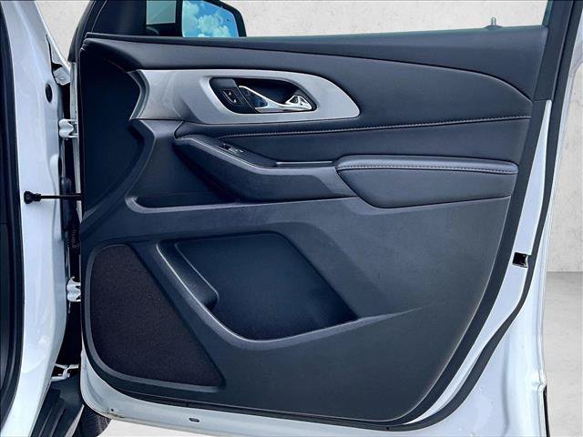 Used 2022 Chevrolet Traverse LT FWD image 19
