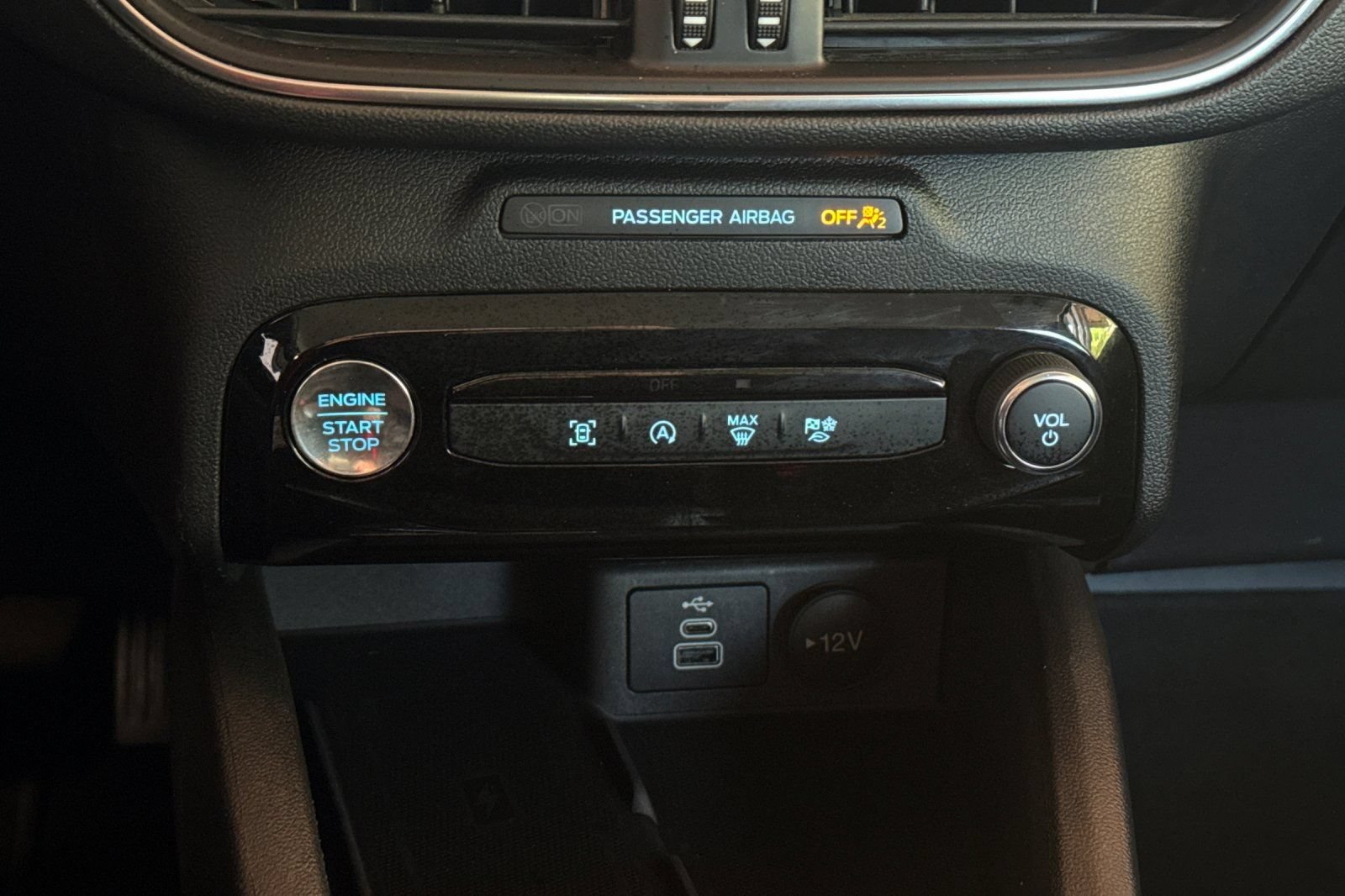 Used 2025 Ford Escape Platinum AWD/4WD image 28