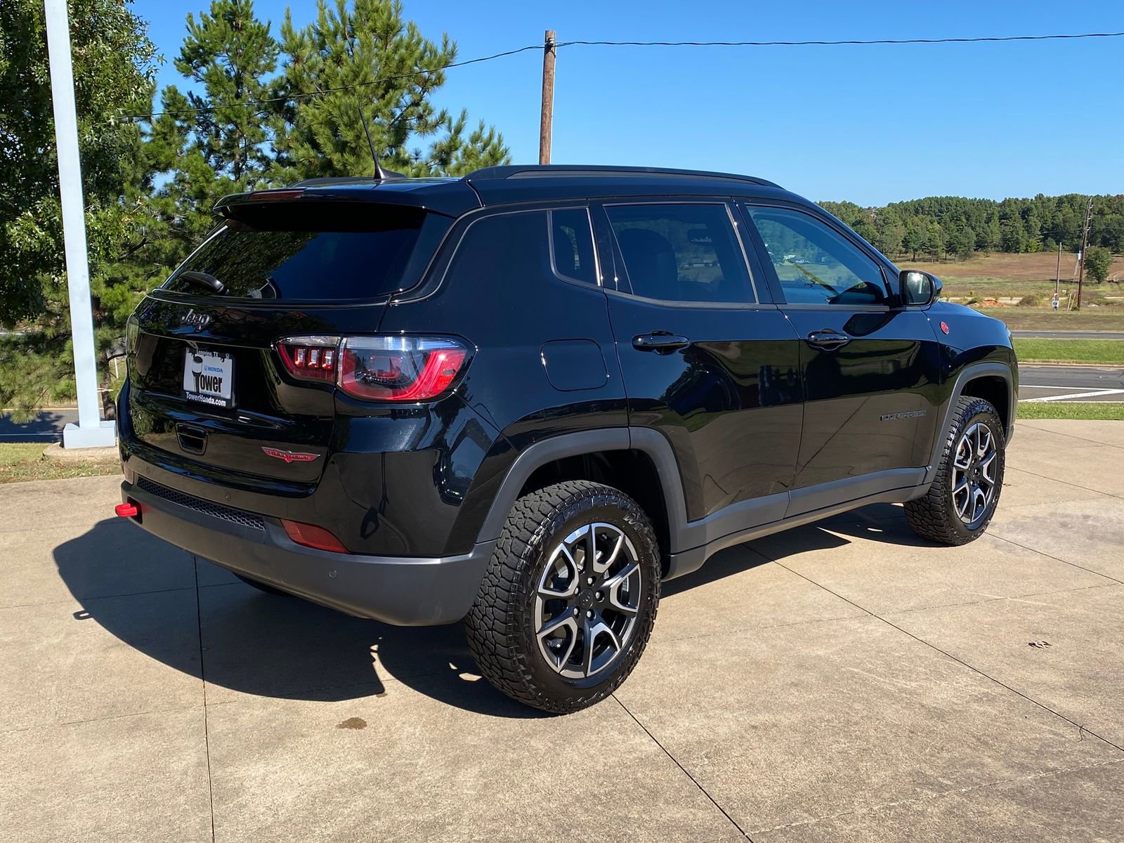 Used 2024 Jeep Compass Trailhawk image 6