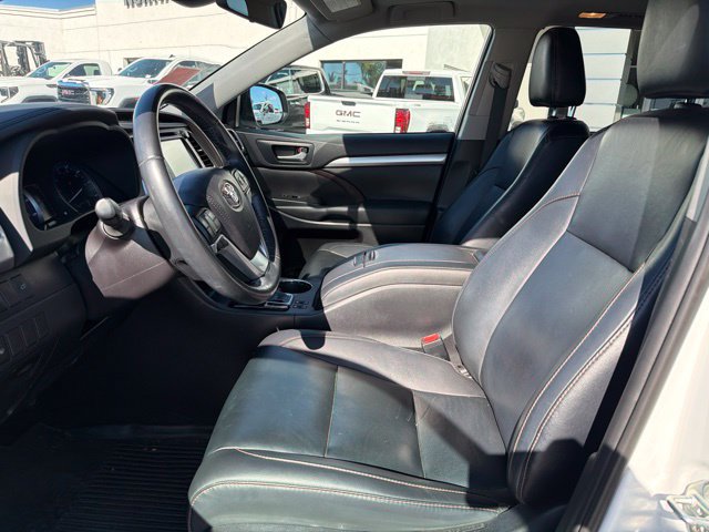 Used 2019 Toyota Highlander XLE FWD image 5