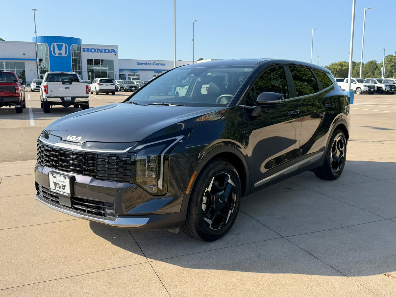 Used 2026 Kia Sportage EX FWD image 3