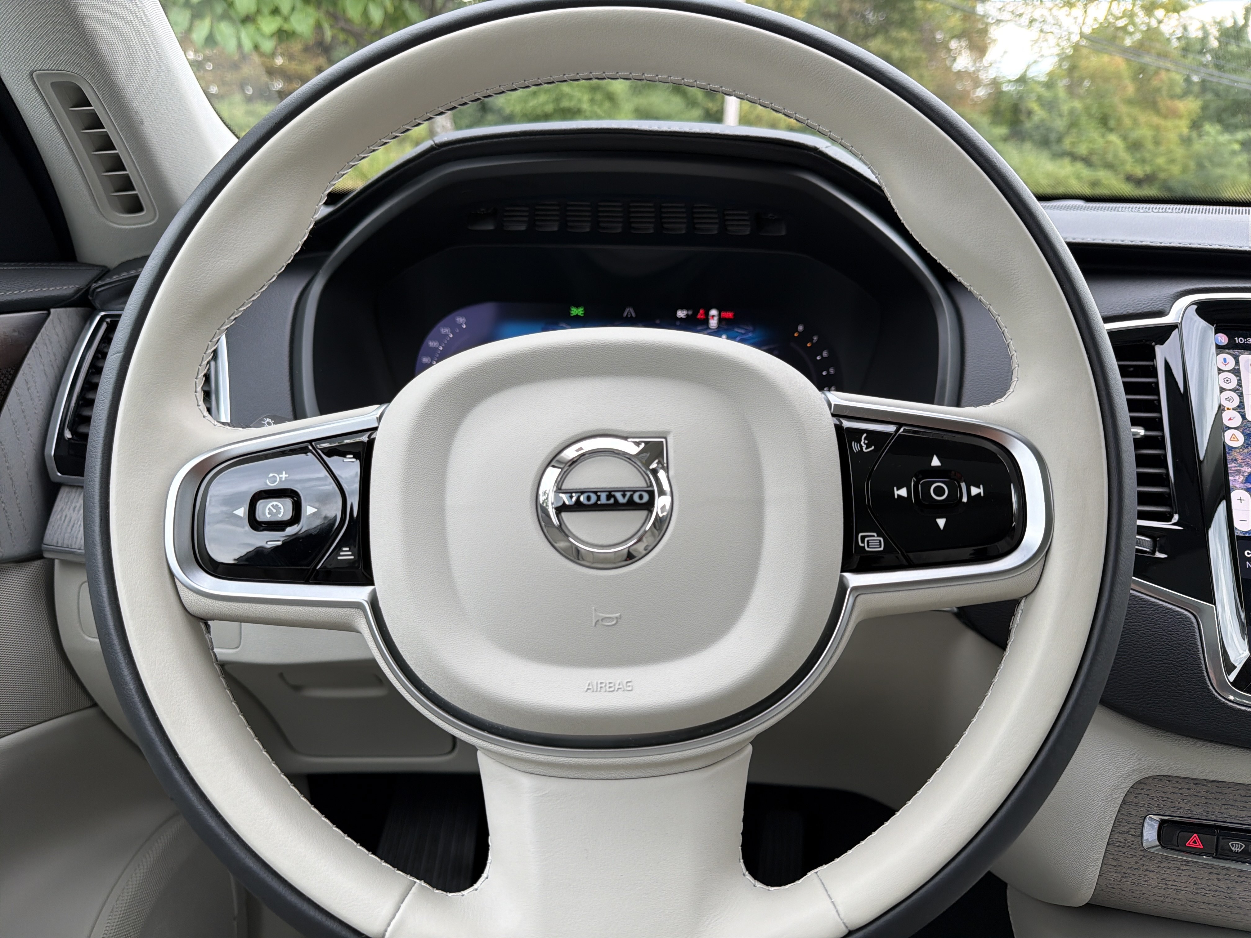 Used 2025 Volvo XC90 B6 Ultra w/ Protection Package Premier AWD/4WD image 14