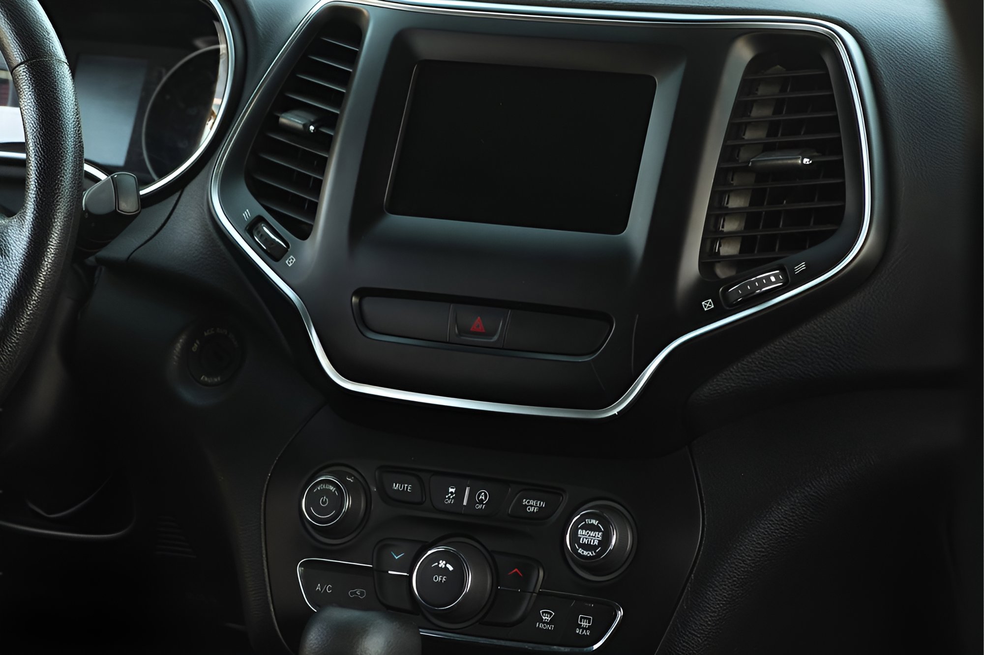 Used 2019 Jeep Cherokee Latitude w/ Popular Appearance Group FWD image 9