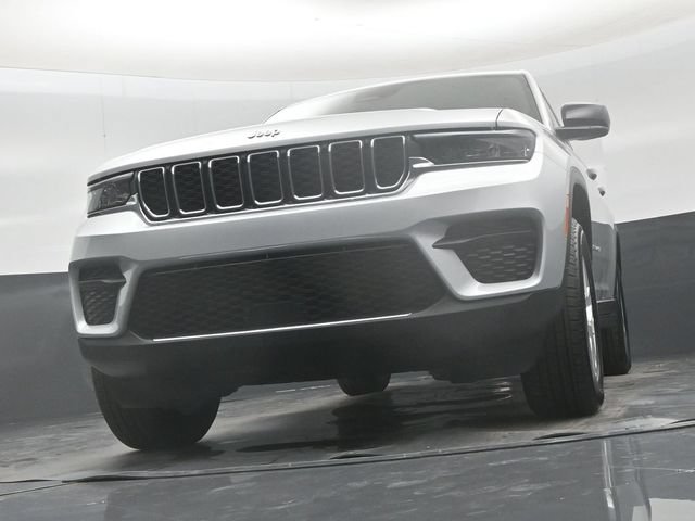 New 2026 Jeep Grand Cherokee Laredo w/ Trailer Tow Package AWD/4WD image 45