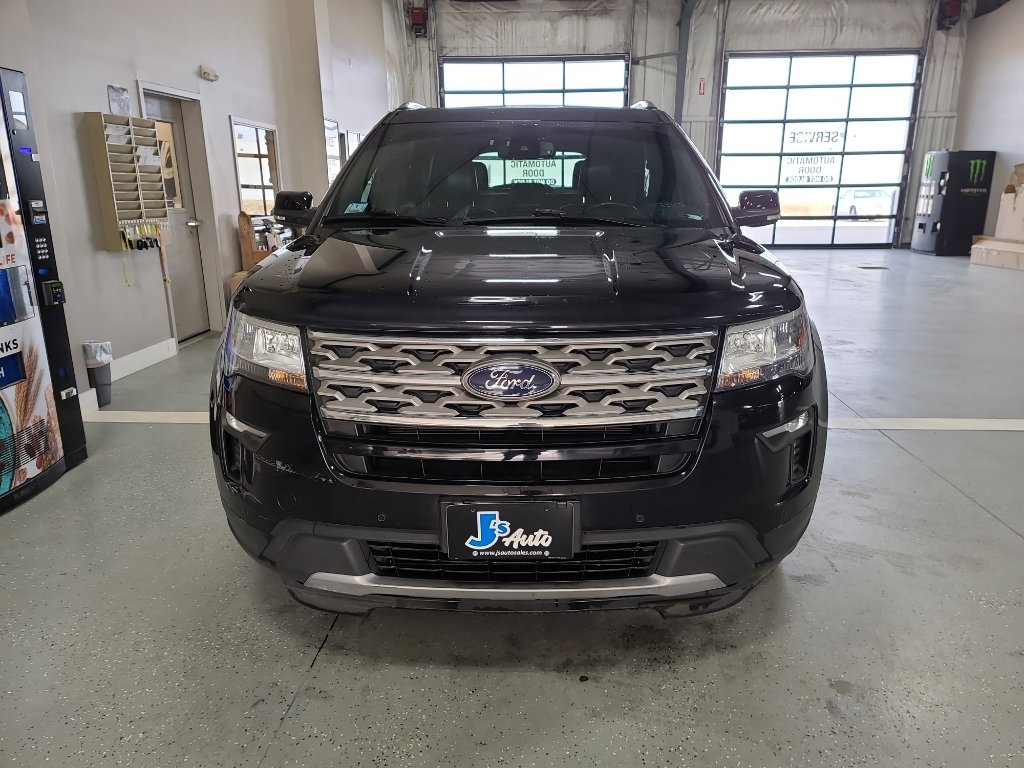 Used 2018 Ford Explorer XLT w/ Equipment Group 202A image 3