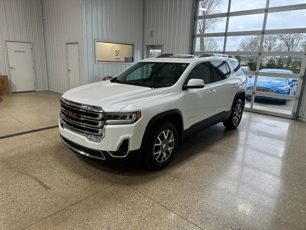 Used 2021 GMC Acadia SLT image 2