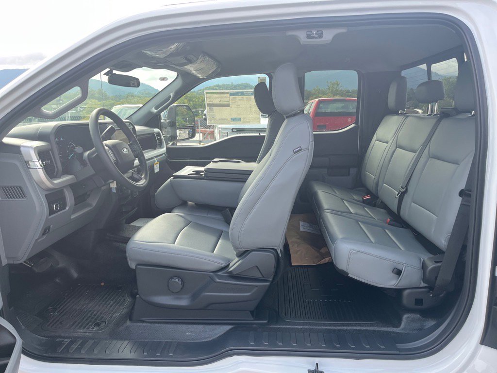 New 2026 Ford F350 XL w/ XL Chrome Package image 7