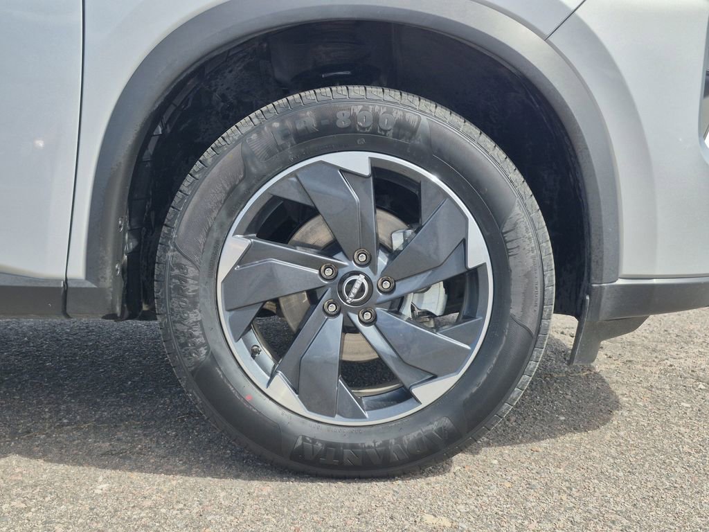 Used 2025 Nissan Rogue SV AWD/4WD image 18
