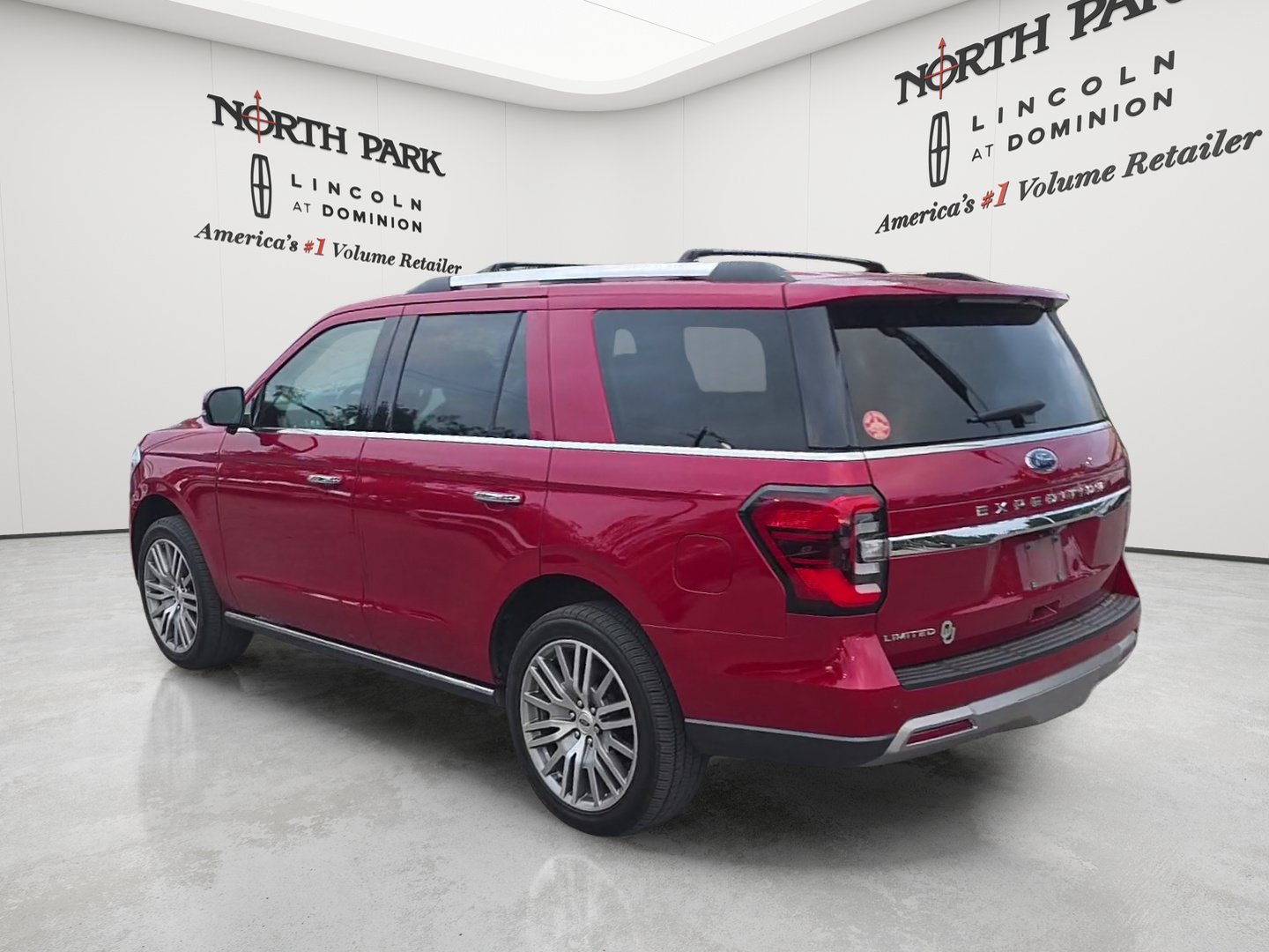 Used 2022 Ford Expedition Limited AWD/4WD image 3