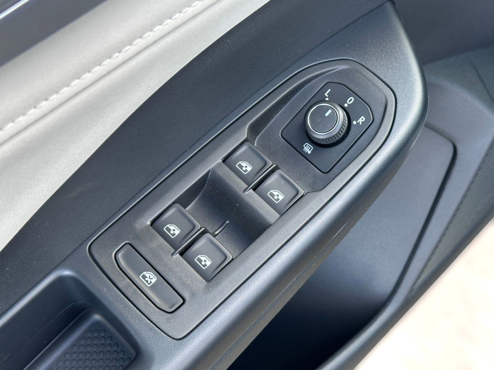 New 2026 Volkswagen Taos SE image 21