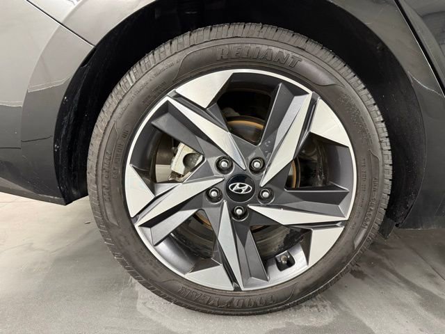 Used 2023 Hyundai Elantra SEL w/ Convenience Package image 11