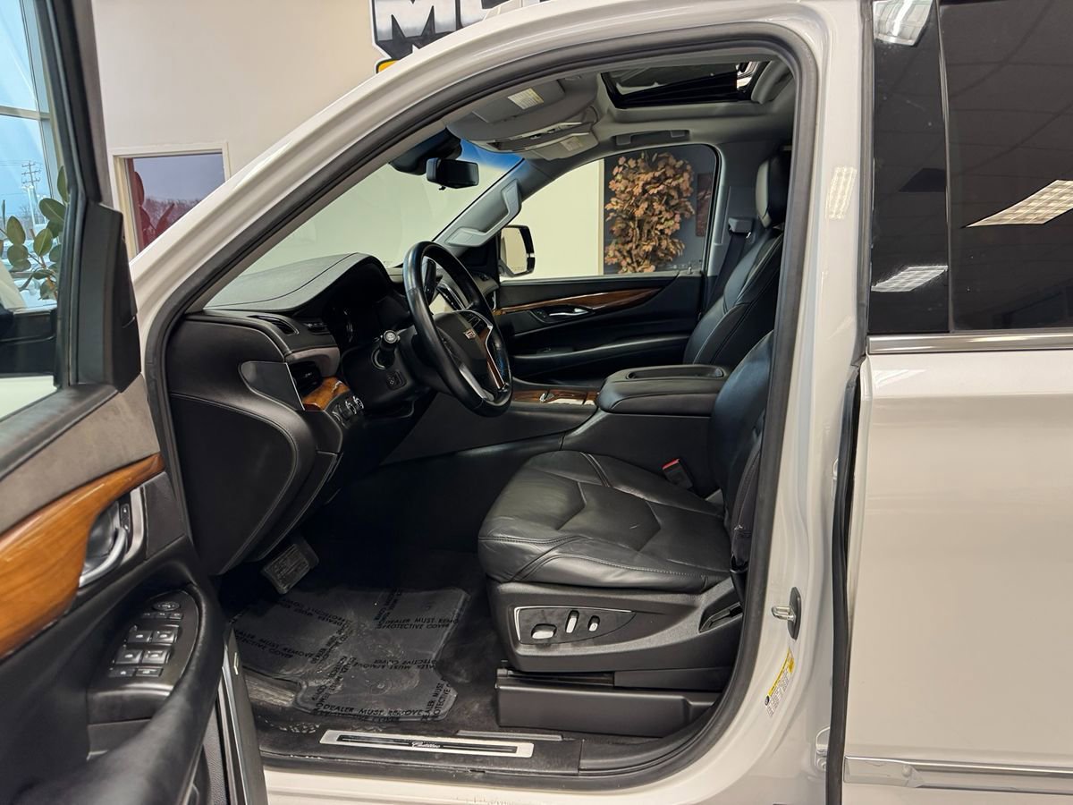 Used 2017 Cadillac Escalade Premium Luxury AWD/4WD image 12