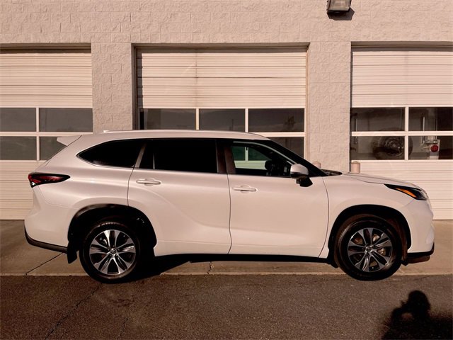 Used 2024 Toyota Highlander XLE