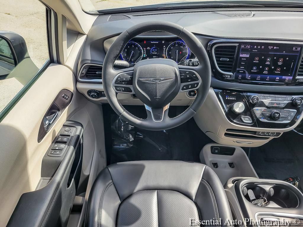 Certified 2023 Chrysler Pacifica Touring-L FWD image 19
