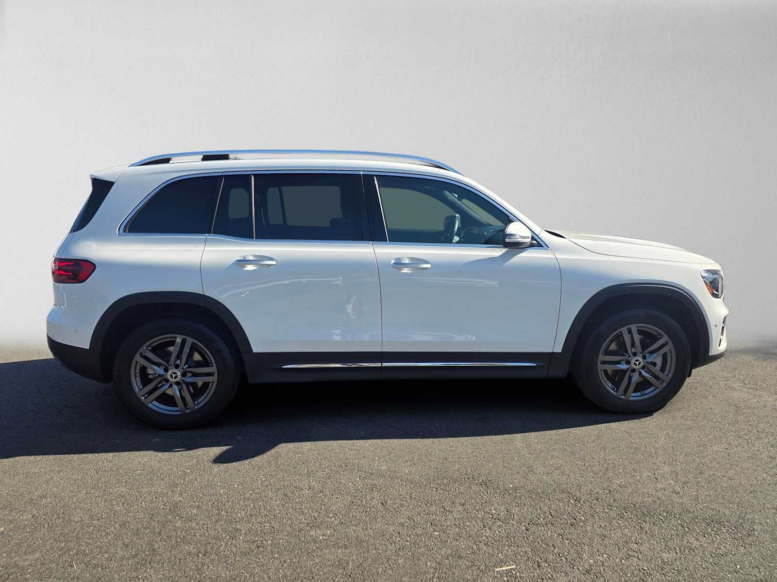 Used 2024 Mercedes-Benz GLB 250 4MATIC image 2