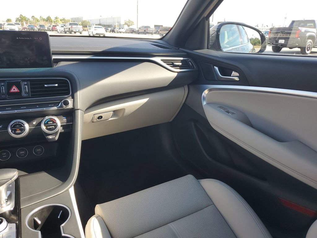 Used 2023 Genesis G70 2.0T image 11