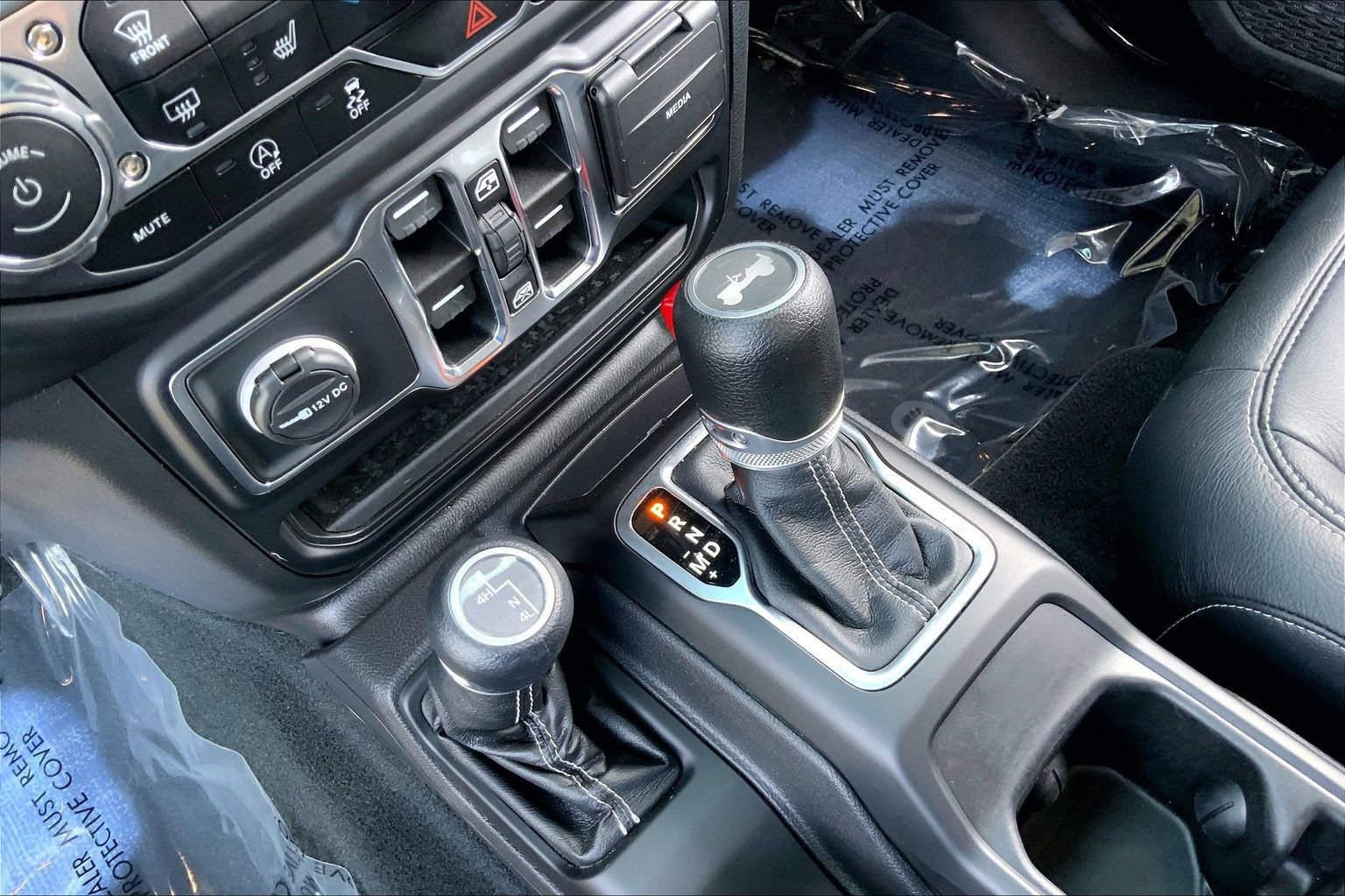 Certified 2022 Jeep Wrangler Unlimited Sahara w/ Cold Weather Group image 15