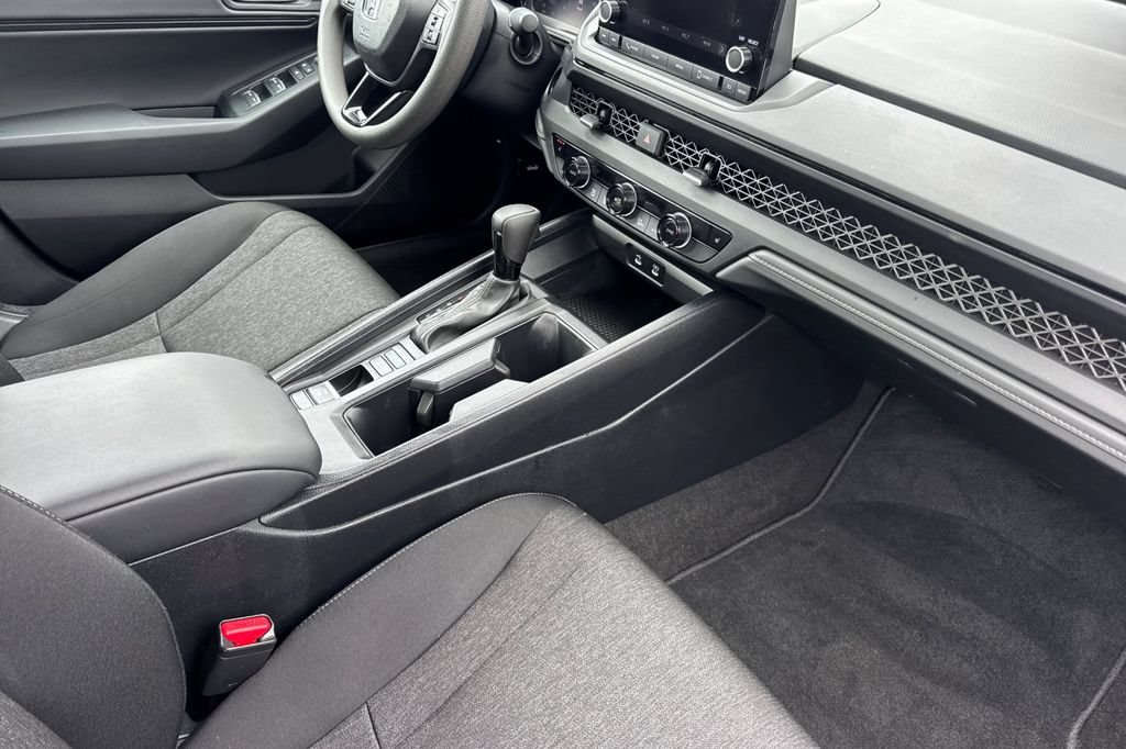 Certified 2025 Honda Accord SE image 19