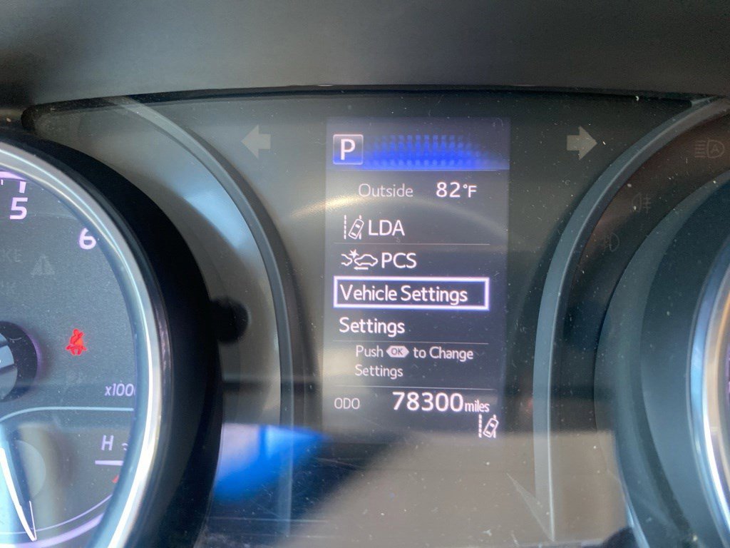 Used 2018 Toyota Camry SE w/ Moonroof Package FWD image 17