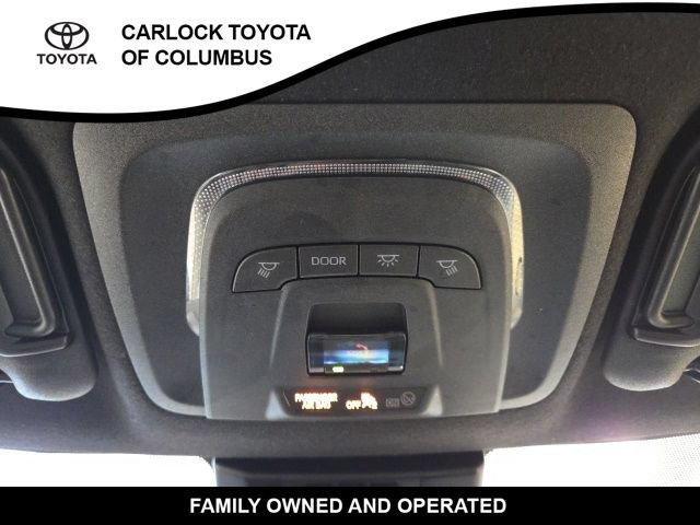 Used 2025 Toyota Corolla SE w/ Convenience Package FWD image 29