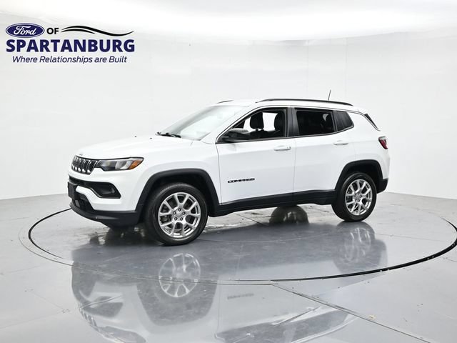 Used 2023 Jeep Compass Latitude AWD/4WD image 5