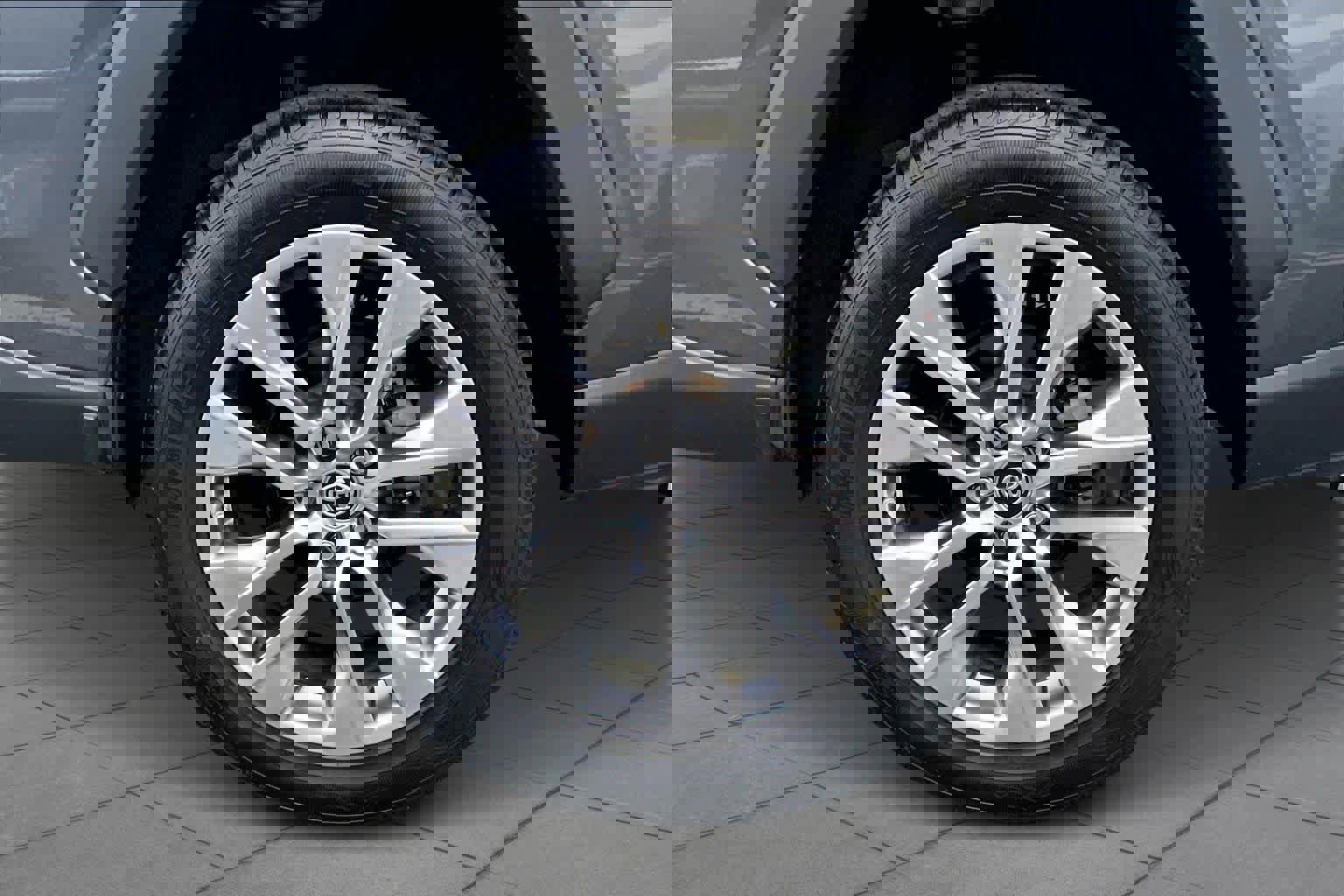 Used 2019 Toyota RAV4 Limited image 11