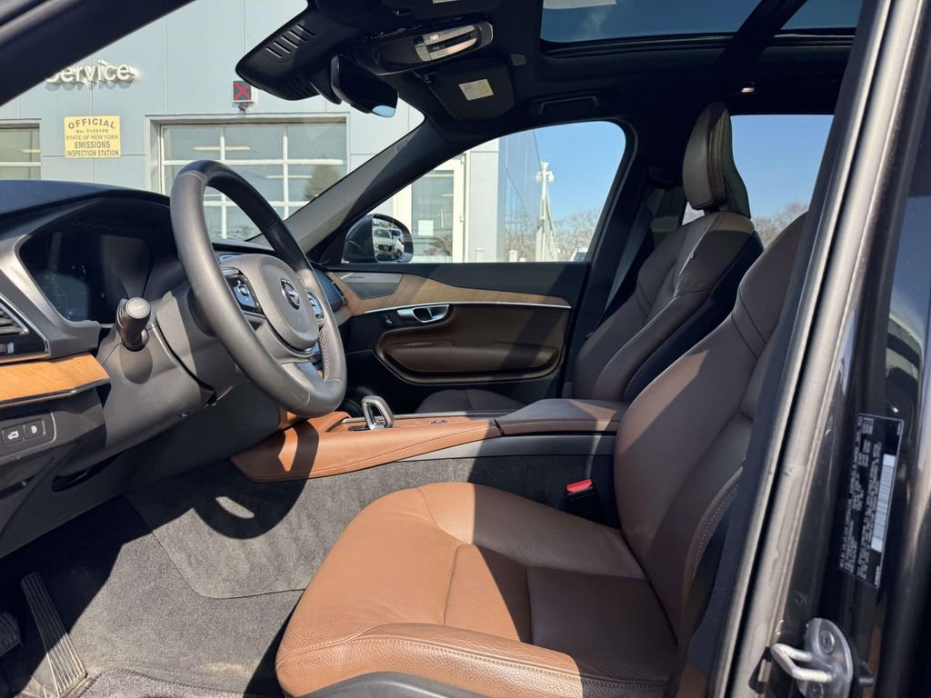 Certified 2024 Volvo XC90 T8 Plus w/ Protection Package Premier image 13