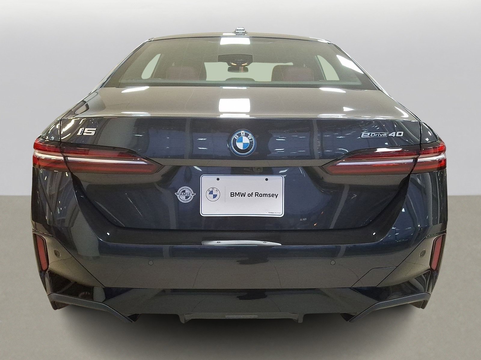 Used 2025 BMW i5 eDrive40i w/ M Sport Package image 5