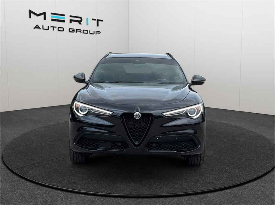 Used 2023 Alfa Romeo Stelvio Estrema AWD/4WD image 3