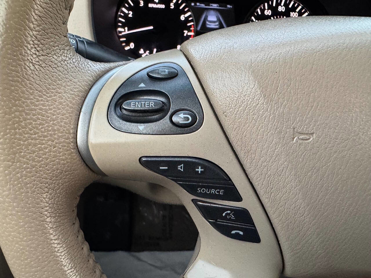 Used 2014 Nissan Pathfinder SV image 12