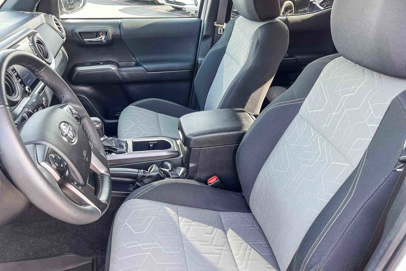 Used 2022 Toyota Tacoma TRD Off-Road image 17