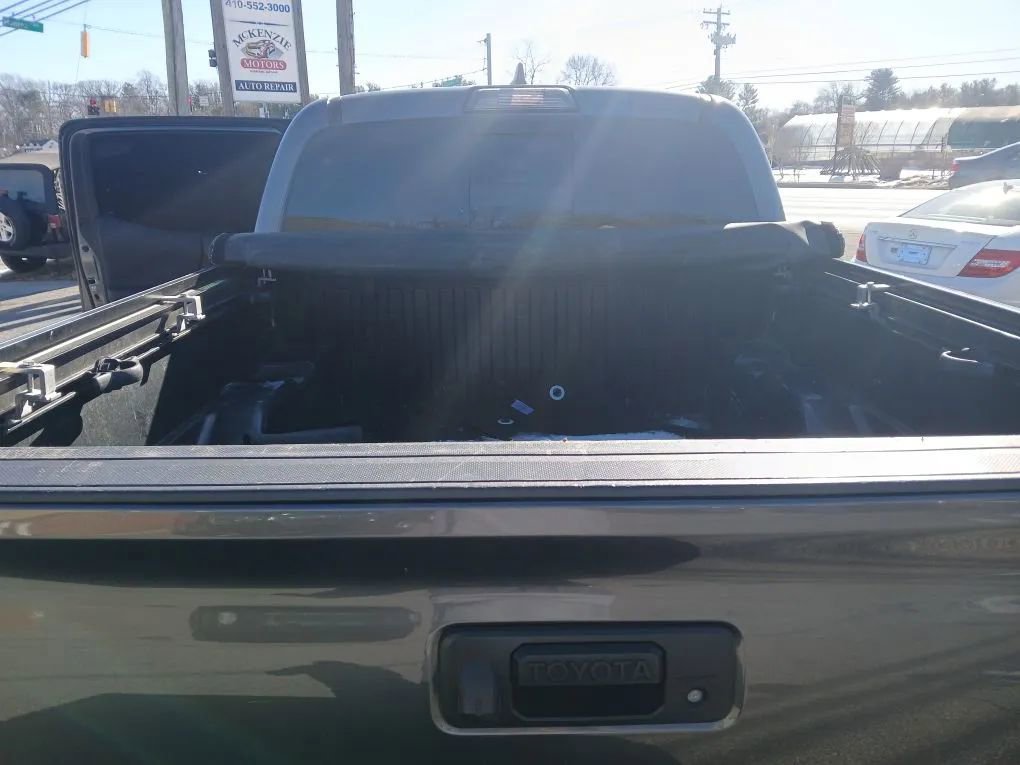 Used 2017 Toyota Tacoma TRD Off-Road w/ Tow Package (A/T) image 21