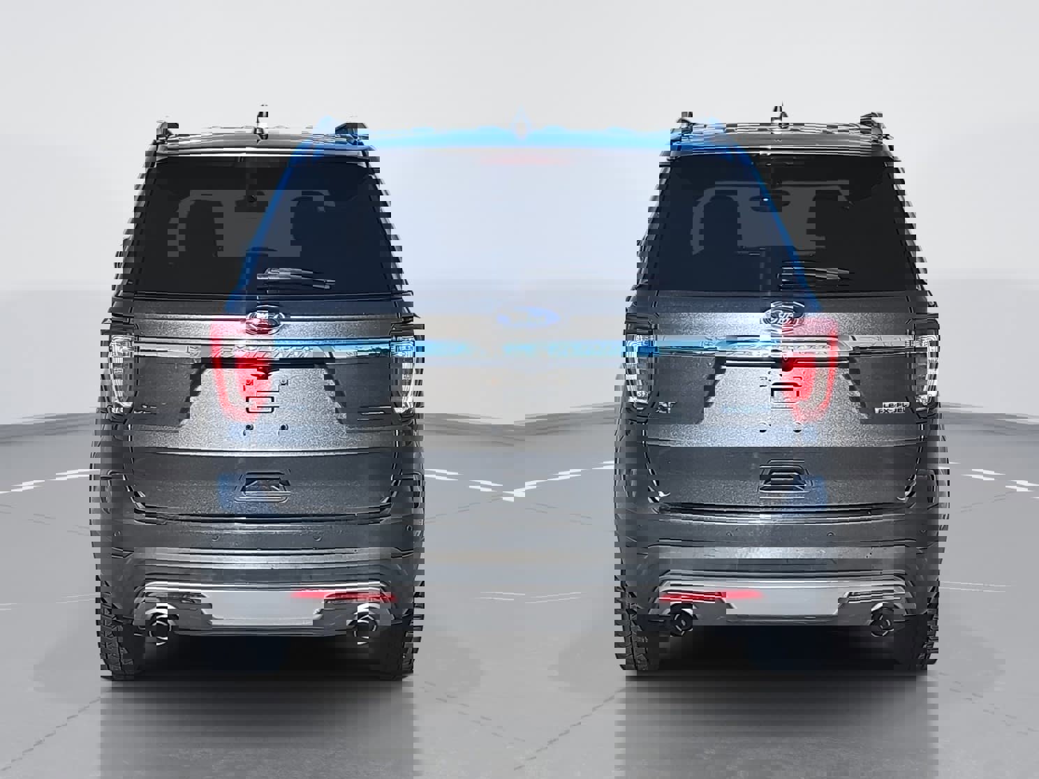 Used 2016 Ford Explorer XLT w/ Equipment Group 202A image 4