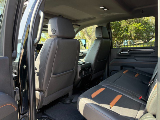 Used 2025 GMC Sierra 2500 AT4 w/ AT4 Premium Plus Package AWD/4WD image 13