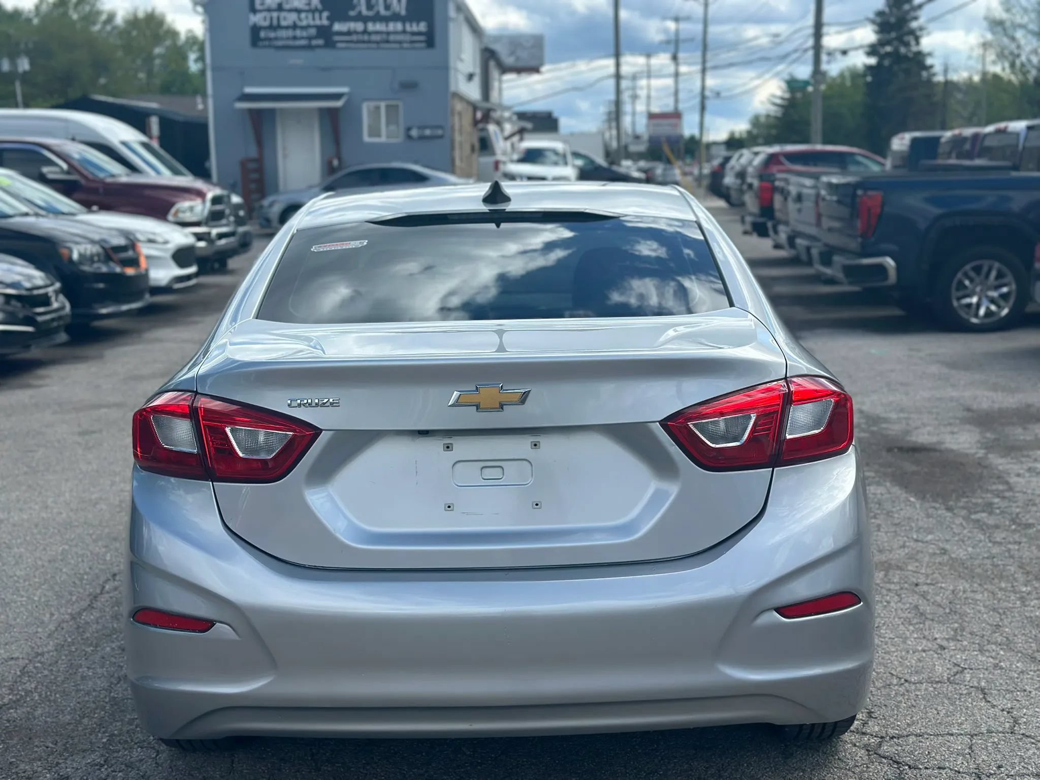 Used 2018 Chevrolet Cruze LS FWD image 3