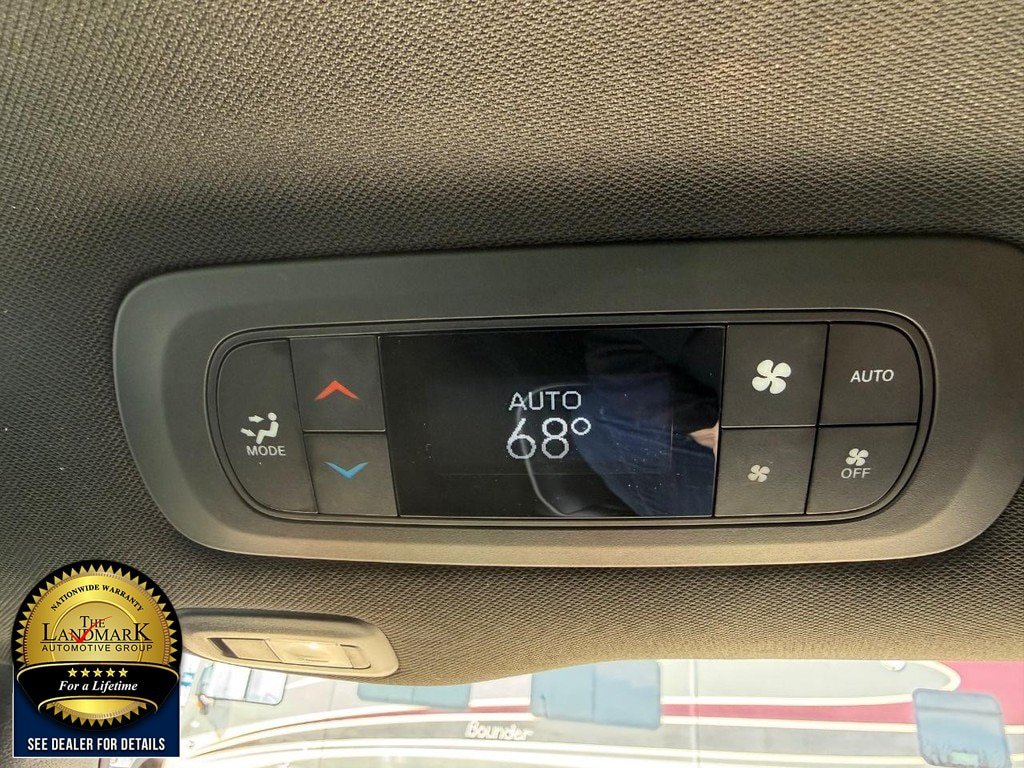 Used 2025 Chrysler Pacifica Limited FWD image 17