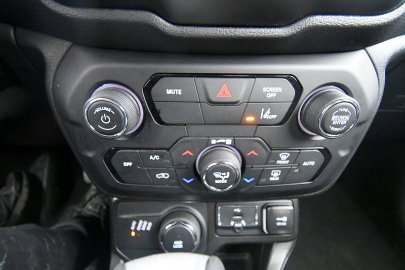 Used 2023 Jeep Renegade Latitude AWD/4WD image 27