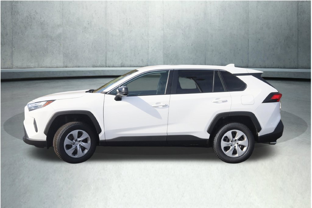 Used 2024 Toyota RAV4 LE FWD image 16
