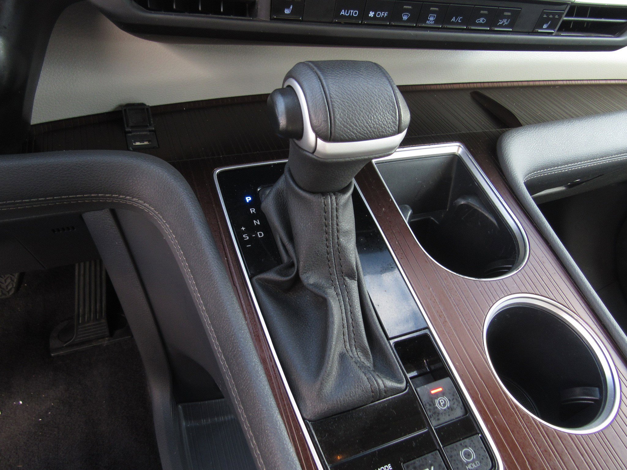 Used 2024 Toyota Sienna XLE image 21