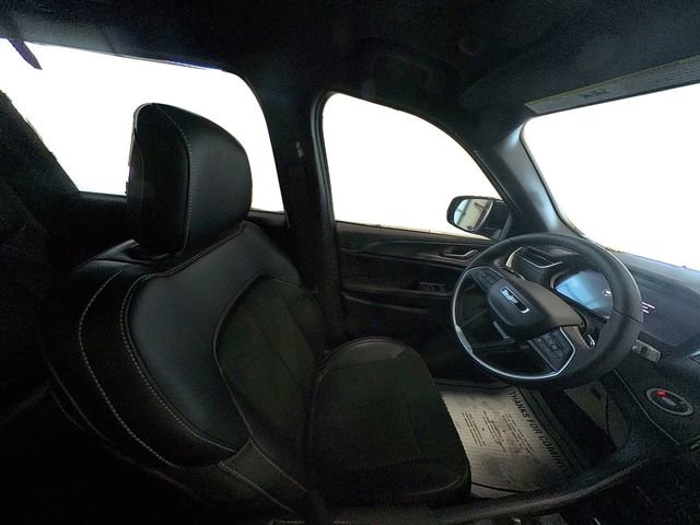 New 2025 Jeep Grand Cherokee Altitude image 37