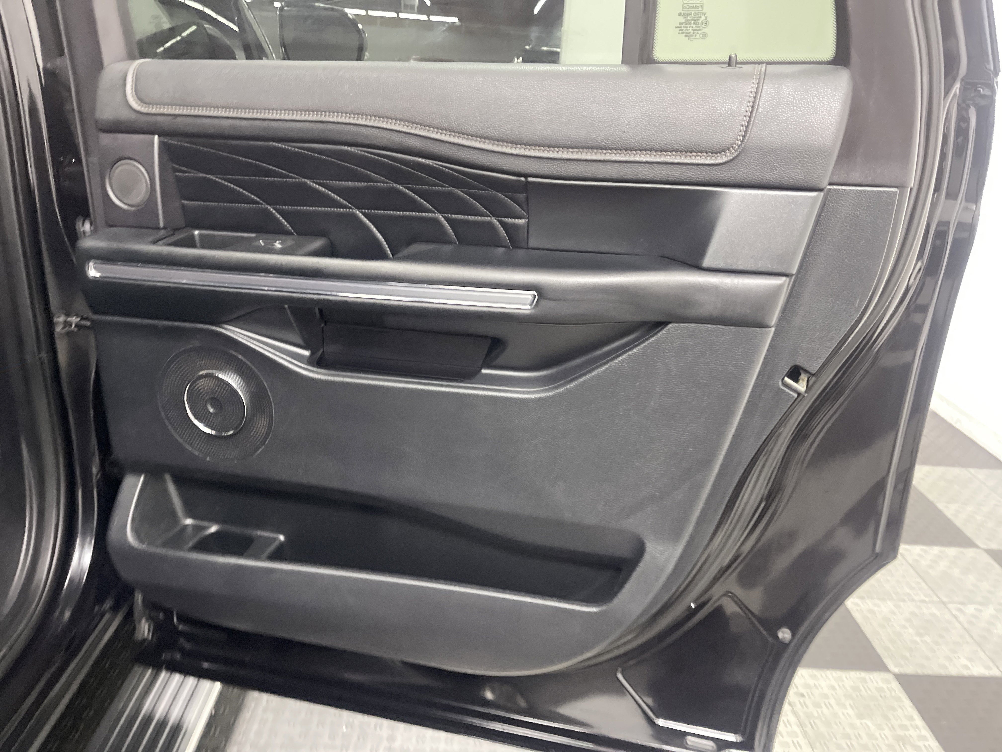 Used 2019 Ford Expedition Max Platinum image 19