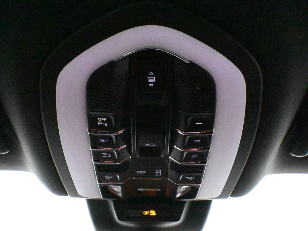 Used 2026 Porsche Macan AWD/4WD image 19