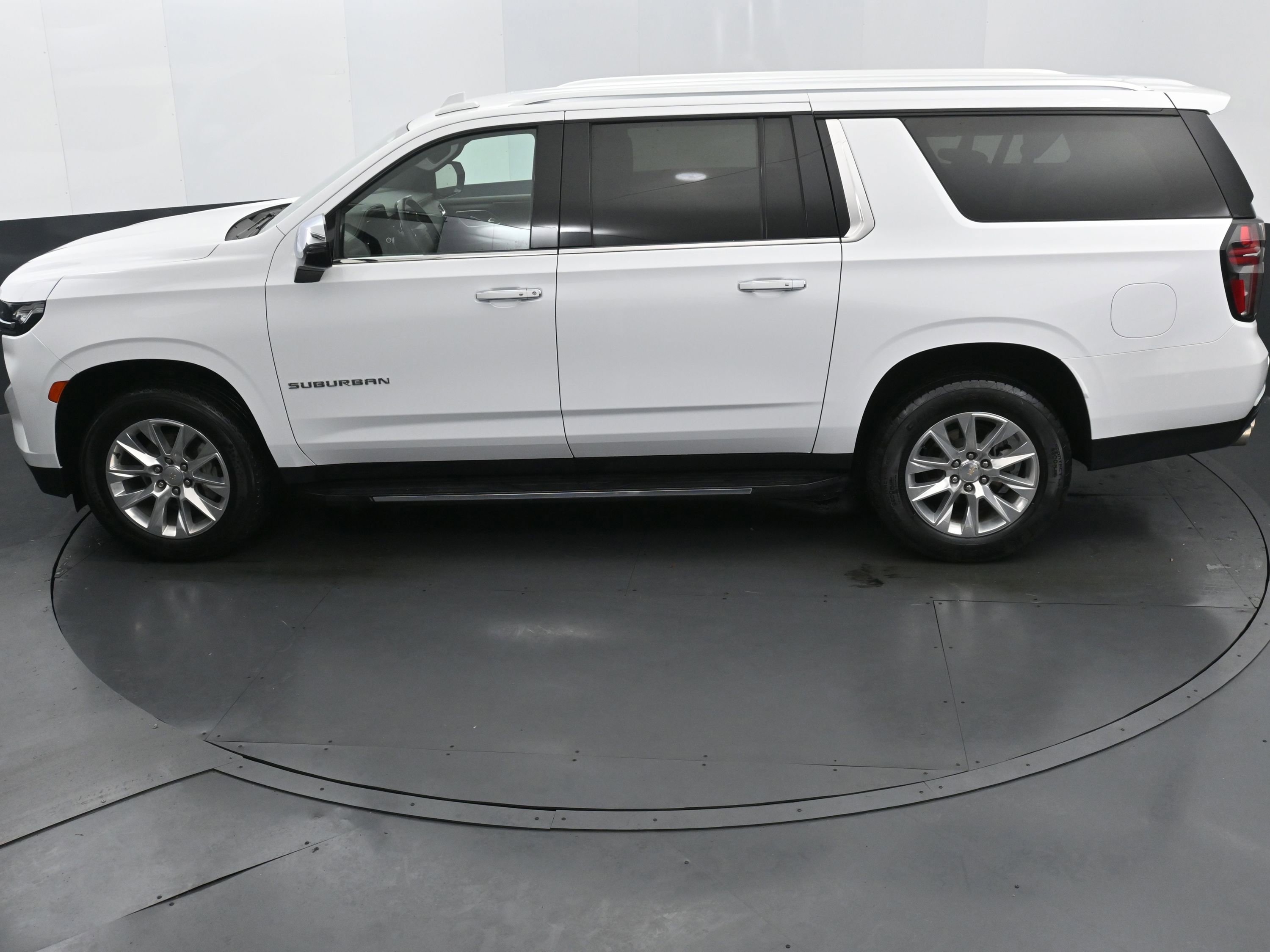 Used 2024 Chevrolet Suburban Premier AWD/4WD image 27