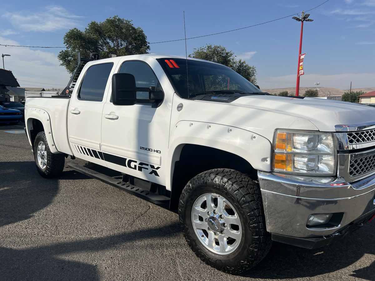 Used 2011 Chevrolet Silverado 2500 LTZ AWD/4WD image 4