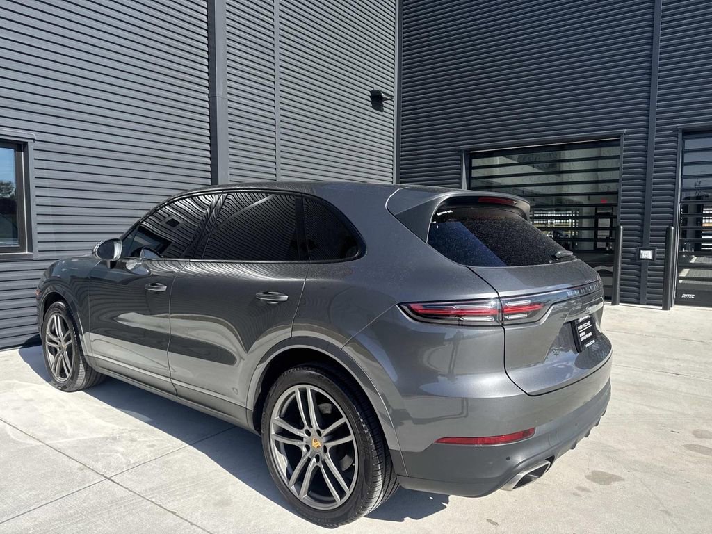Used 2021 Porsche Cayenne image 3