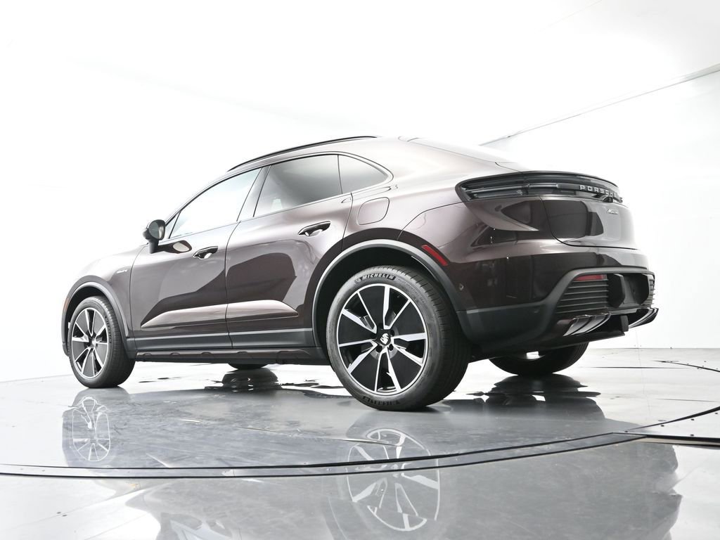 Certified 2025 Porsche Macan Electric image 47
