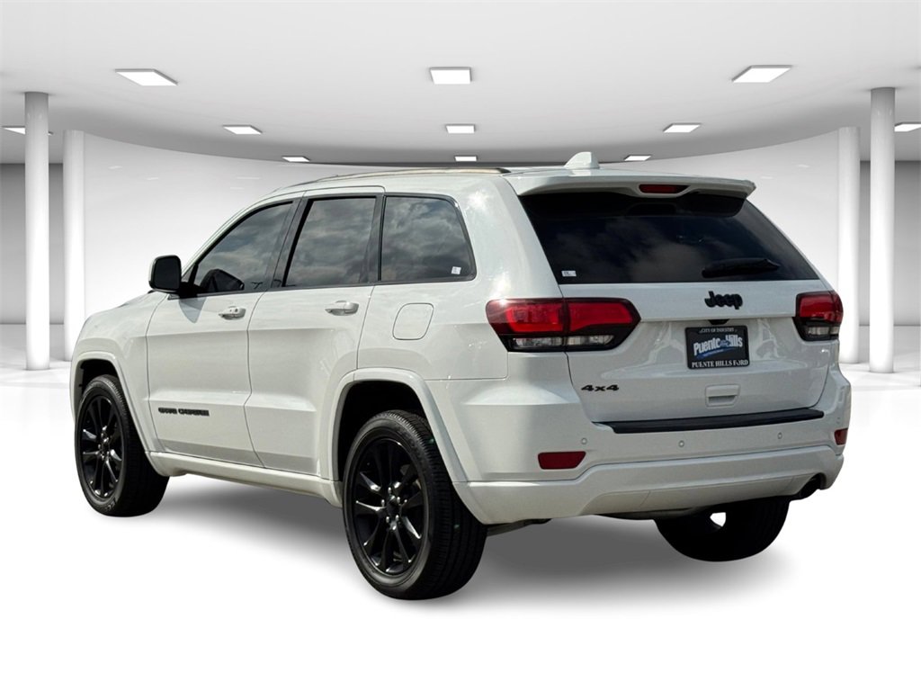 Used 2018 Jeep Grand Cherokee Altitude image 3